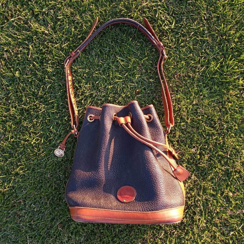 🦆🔥Vintage Dooney and Bourke Drawstring Bucket Ba